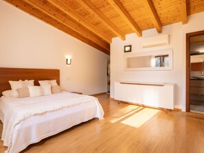 Iron/ironing board, Internet, bed sheets - Villa Cañero by SunVillas Mallorca (POLLENÇA)