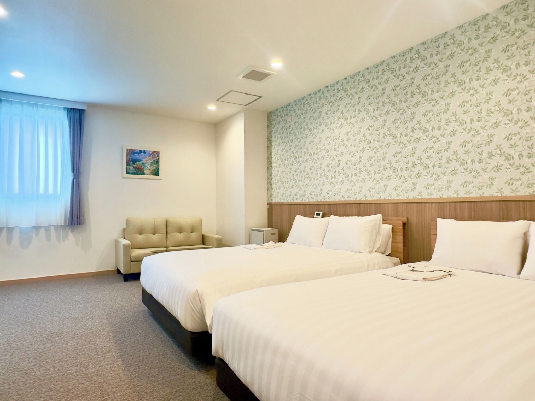 Desk, free WiFi, bed sheets