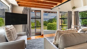 Unclassified image, 5 of 25, button - Arc House | 5min to Town • Spacious Loft House (Queenstown)