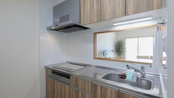 Fridge, microwave, stovetop, cookware/dishes/utensils