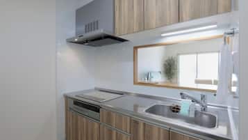 Fridge, microwave, stovetop, cookware/dishes/utensils