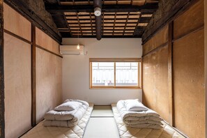 Desk, free WiFi, bed sheets - Nonsmoking Annex Akatsuki / Kyoto City Kyōto (Kyoto City)