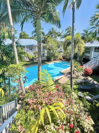 Pool. Whitsundays Mango House: Pool & Tropical Views