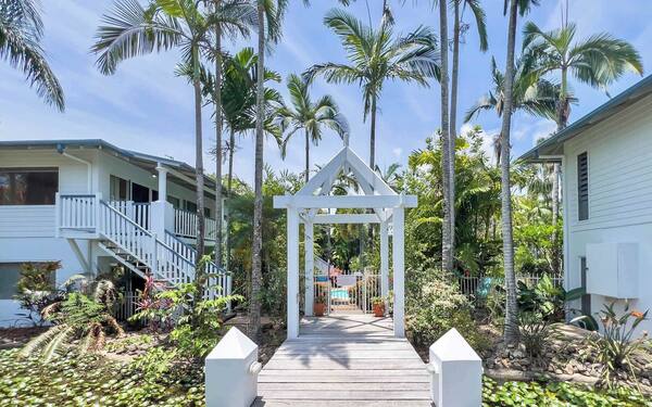Whitsundays Mango House: Pool & Tropical Views