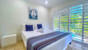1 dormitorio, tabla de planchar con plancha, wifi y ropa de cama