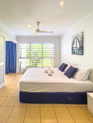 1 dormitorio, tabla de planchar con plancha, wifi y ropa de cama