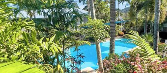 Airlie Beach Apartment - Pool & Garden Retreat