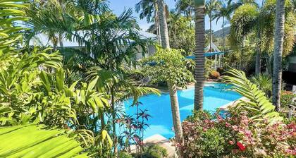 Airlie Beach Apartment - Pool & Garden Retreat