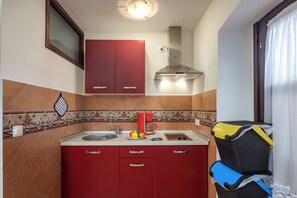 Apartament estàndard, diversos dormitoris (Villa Iva) | Cuina bàsica privada | Frigorífic, placa de cuina, cafetera i tetera i bullidora elèctrica 