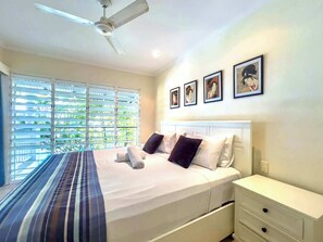 1 bedroom, iron/ironing board, WiFi, bed sheets - Whitsundays Mango House Poolside Retreat (Airlie Beach)