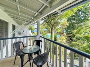 屋外ダイニングエリア