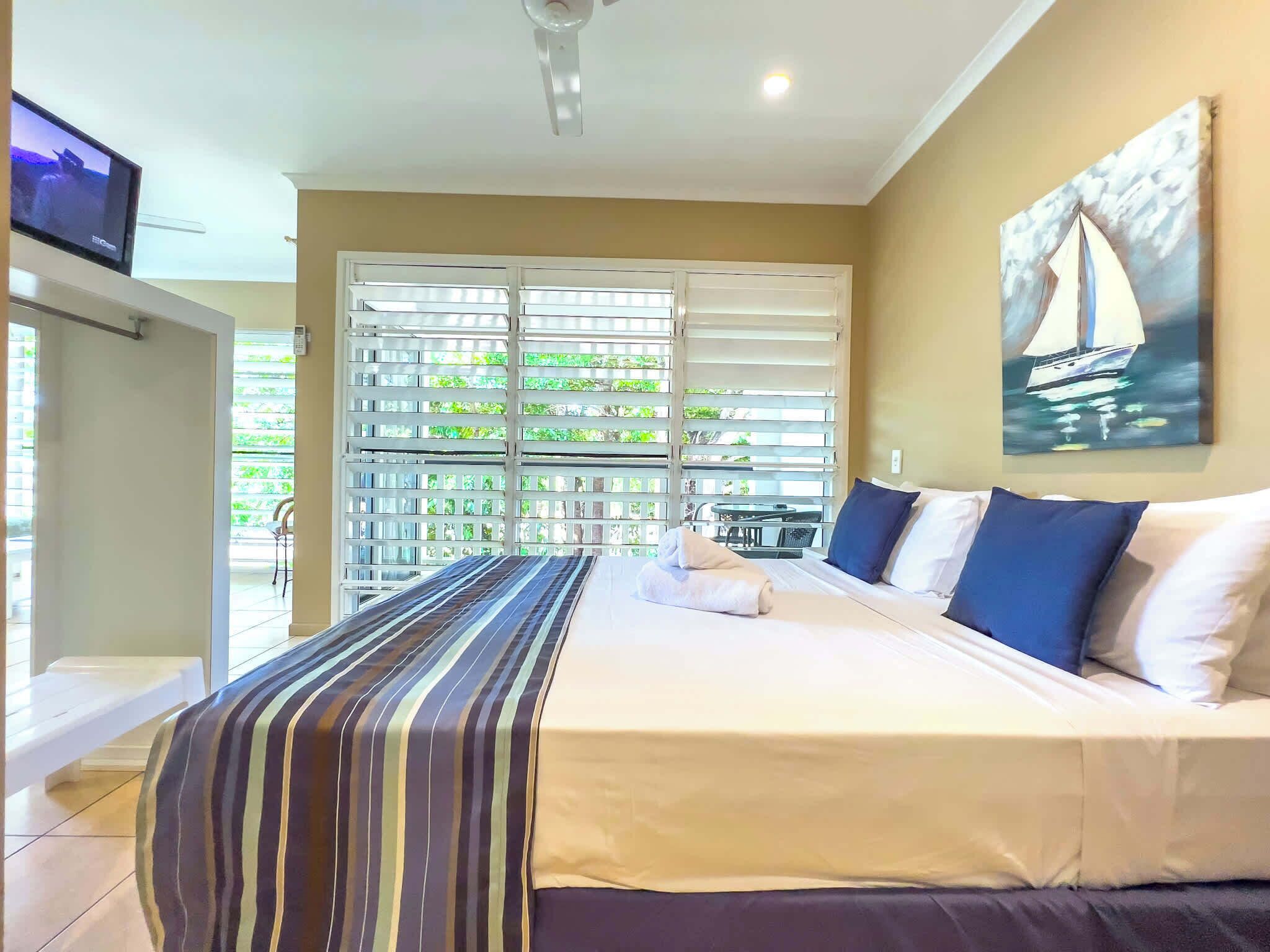 Iron/ironing board, WiFi, bed sheets