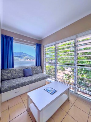 TV - Whitsundays Mango House - Garden & Pool Escape (Airlie Beach)