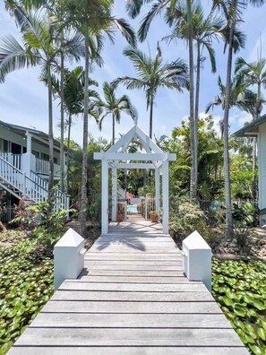 Property grounds - Coastal at Mango House (Airlie Beach)
