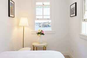 3 bedrooms, iron/ironing board, travel cot, Internet - Elegant 3BD Waterview Terrace in The Rocks CBD (Millers Point)