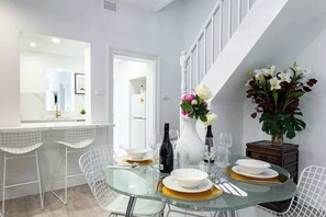 Dining - Elegant 3BD Waterview Terrace in The Rocks CBD (Millers Point)