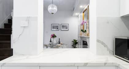 Elegant 3BD Waterview Terrace in The Rocks CBD