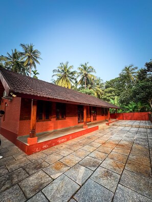 Exterior - Riverside Inn villa - 2BHK Private Riverfront Villa (Kozhikode)