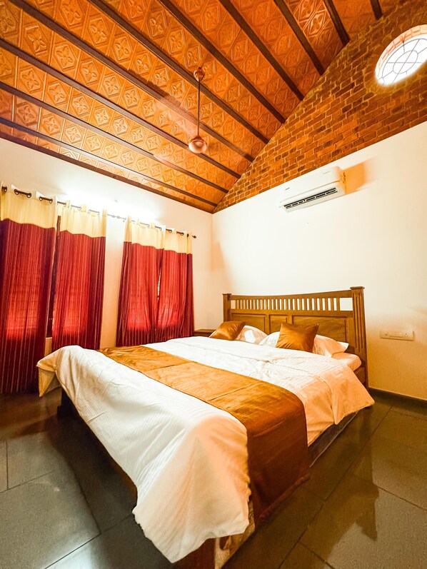 Room - Riverside Inn villa - 2BHK Private Riverfront Villa (Kozhikode)