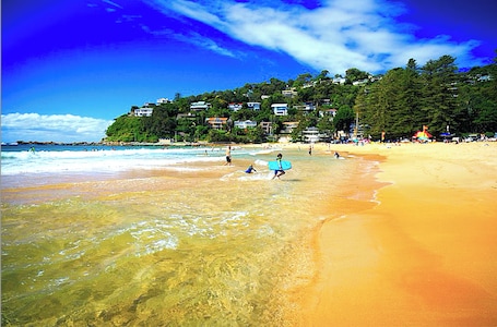 Beach. Charming Retreat! at Famous Palm Beach! Outdoor Spa till 8! Walk to Ocean beach!