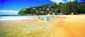 Charming Retreat! at Famous Palm Beach! Outdoor Spa till 8! Walk to Ocean beach!