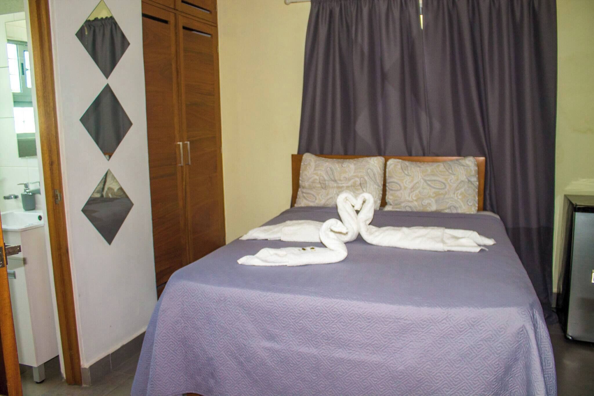 Iron/ironing board, internet, bed sheets