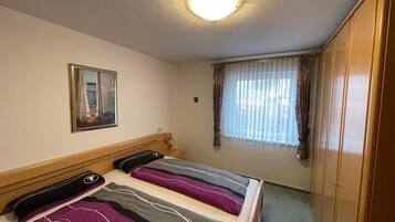 2 Schlafzimmer, Bügeleisen/Bügelbrett, Bettwäsche