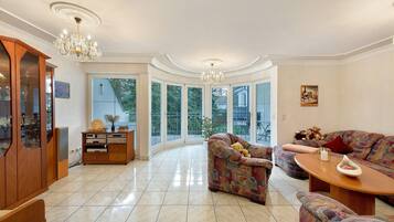 Fernseher, Stereoanlage