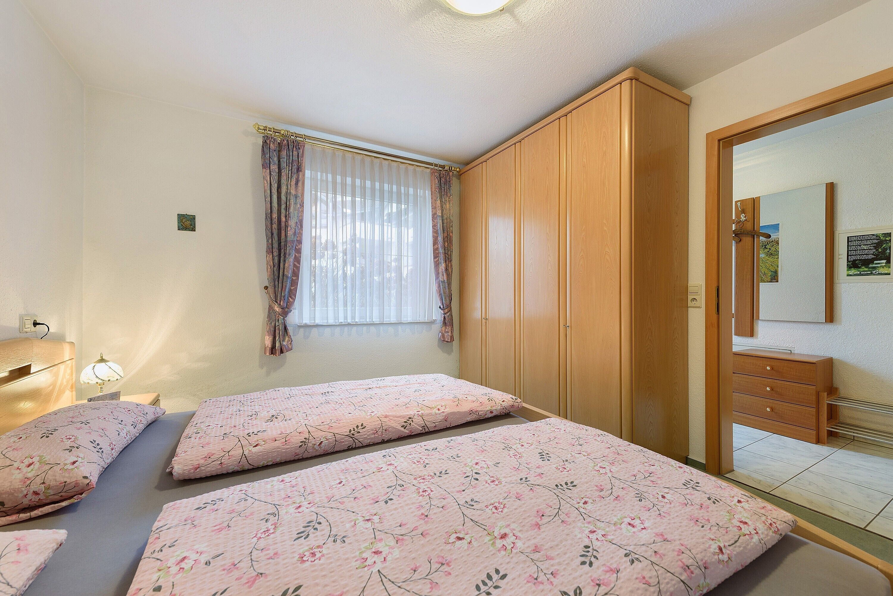 2 bedrooms, iron/ironing board, bed sheets