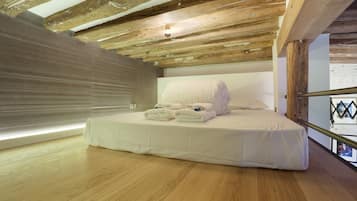 2 bedrooms, laptop workspace, iron/ironing board, bed sheets