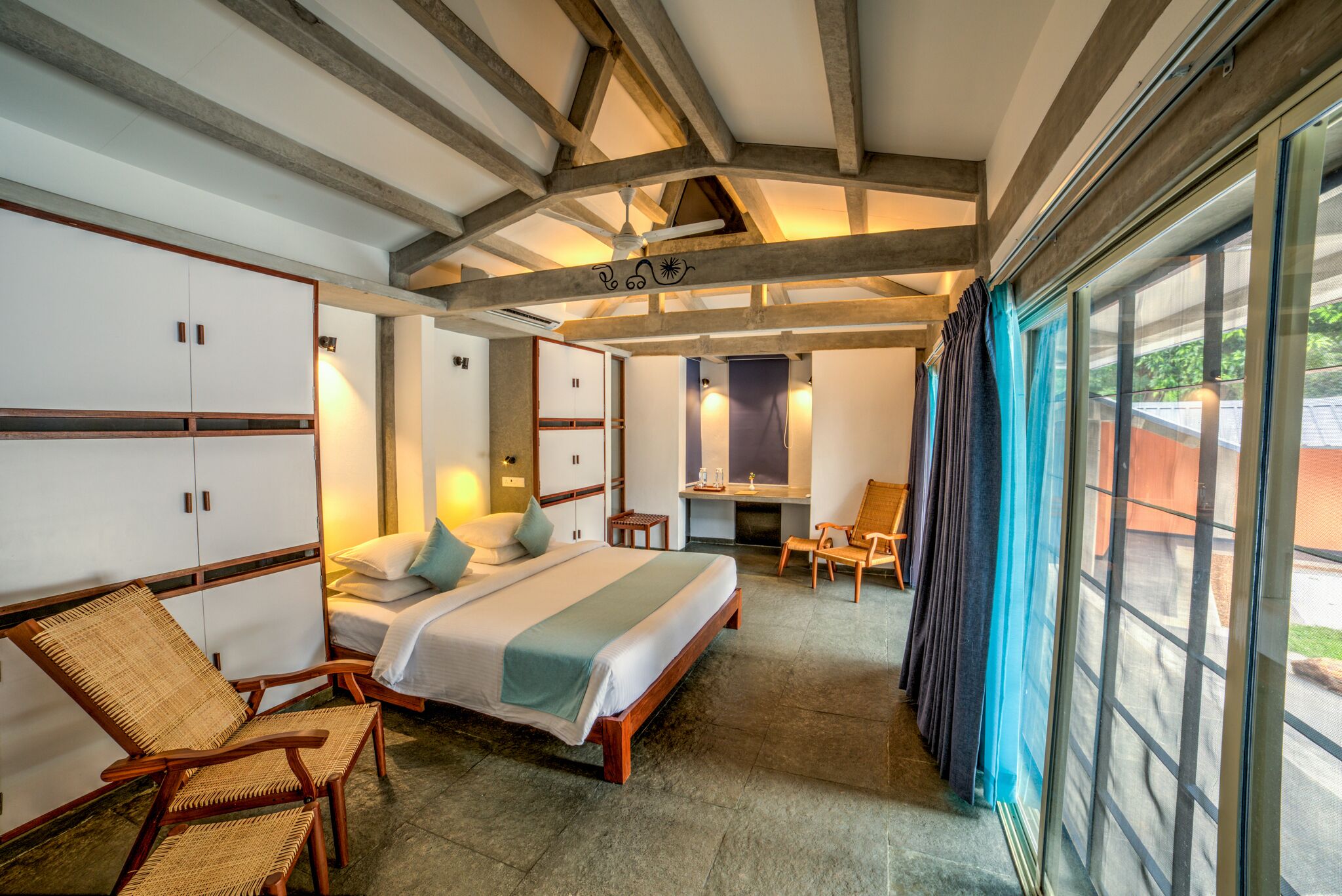 Double Room, Pool View | Desk, laptop workspace, soundproofing, bed sheets