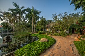 Quarto casal clássico, vista para o jardim