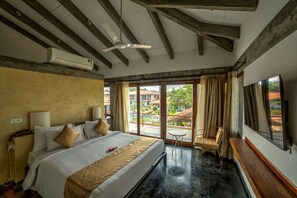 Quarto casal clássico, vista para o jardim