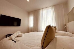 1 bedroom, iron/ironing board, WiFi, bed sheets - Olivier (Cannes)