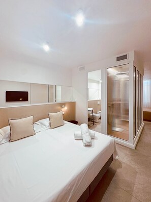 1 bedroom, iron/ironing board, WiFi, bed sheets - Olivier (Cannes)