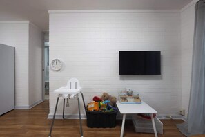 Children’s area - Cosy 2 BDR APT in heart of Fremantle with Parking (Fremantle)