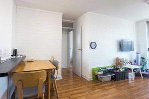 Children’s area - Cosy 2 BDR APT in heart of Fremantle with Parking (Fremantle)