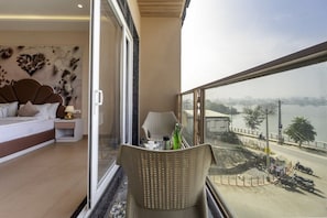 Luxury Lake View Room with Balcony | Balcony