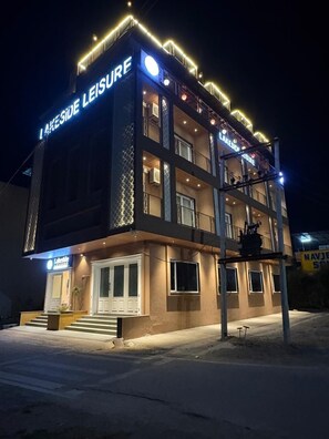 Façade de l’hébergement - soirée/nuit