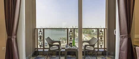 Chambre Prestige double, balcon, vue sur le lac | Balcon