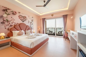 Luxury Lake View Room with Balcony