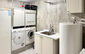 Interior - Nice home in Harøya with harbor view (Harøya)