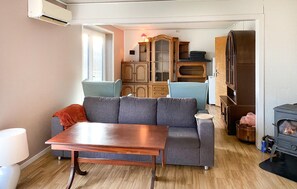 Smart TV y chimenea 