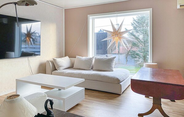 Smart TV y chimenea 
