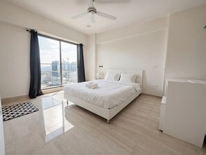2 bedrooms, iron/ironing board, WiFi, bed sheets - Luxury 2-bedroom condo with Infinity Pool & Gym (Malé)
