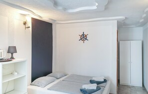 1 bedroom, travel crib, free WiFi