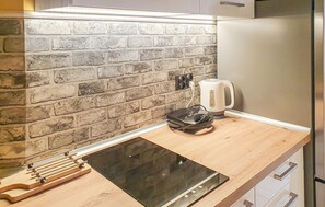 Fridge, microwave, cookware/dishes/utensils - 1 bedroom beautiful apartment in Leba (Leba)