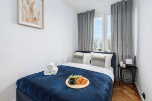 1 habitación, escritorio, tabla de planchar con plancha y wifi 