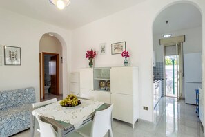Dining - Semi-Detached Home with Private Garden (Reitani)