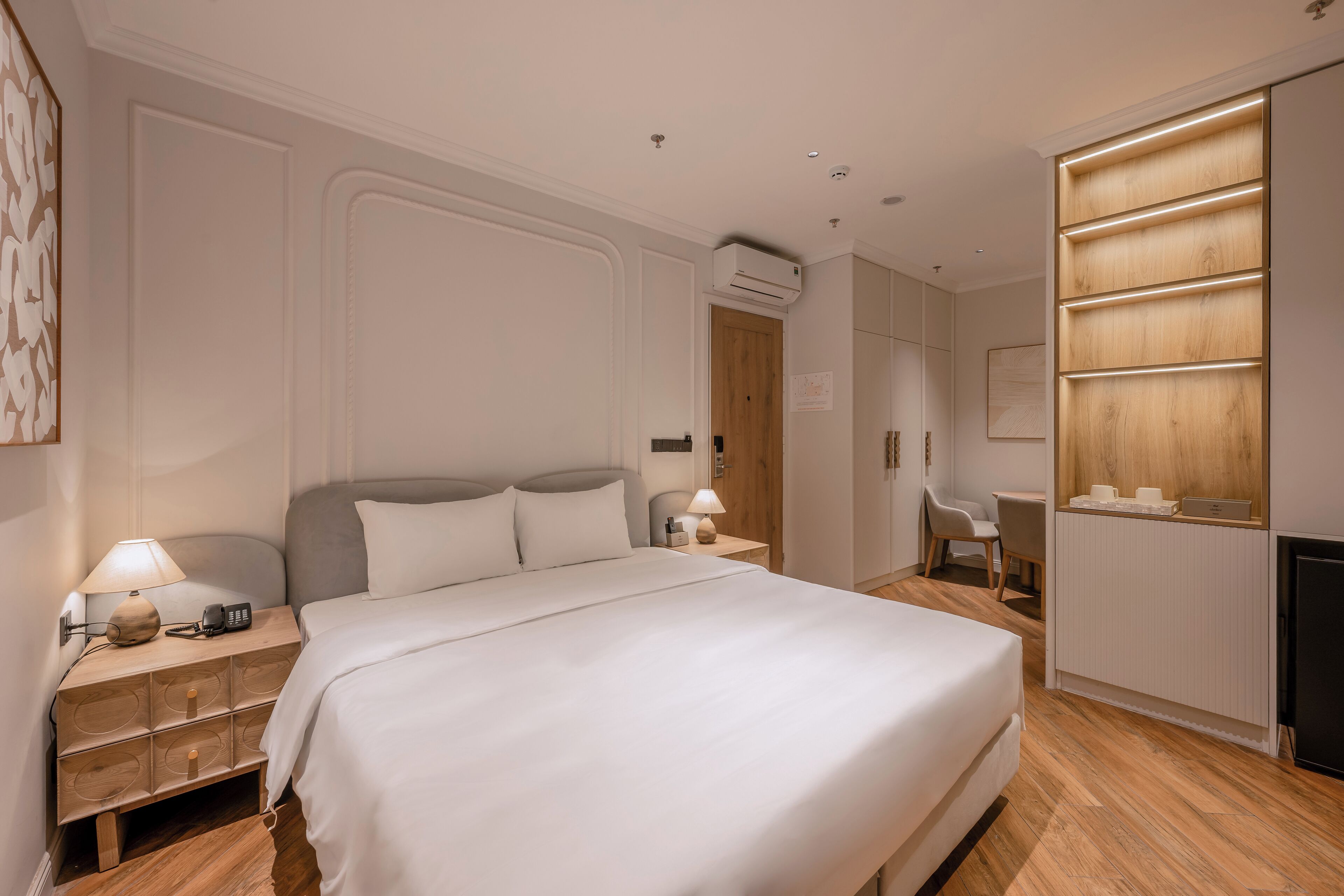 Minibar, caja de seguridad en la habitación y cortinas blackout 